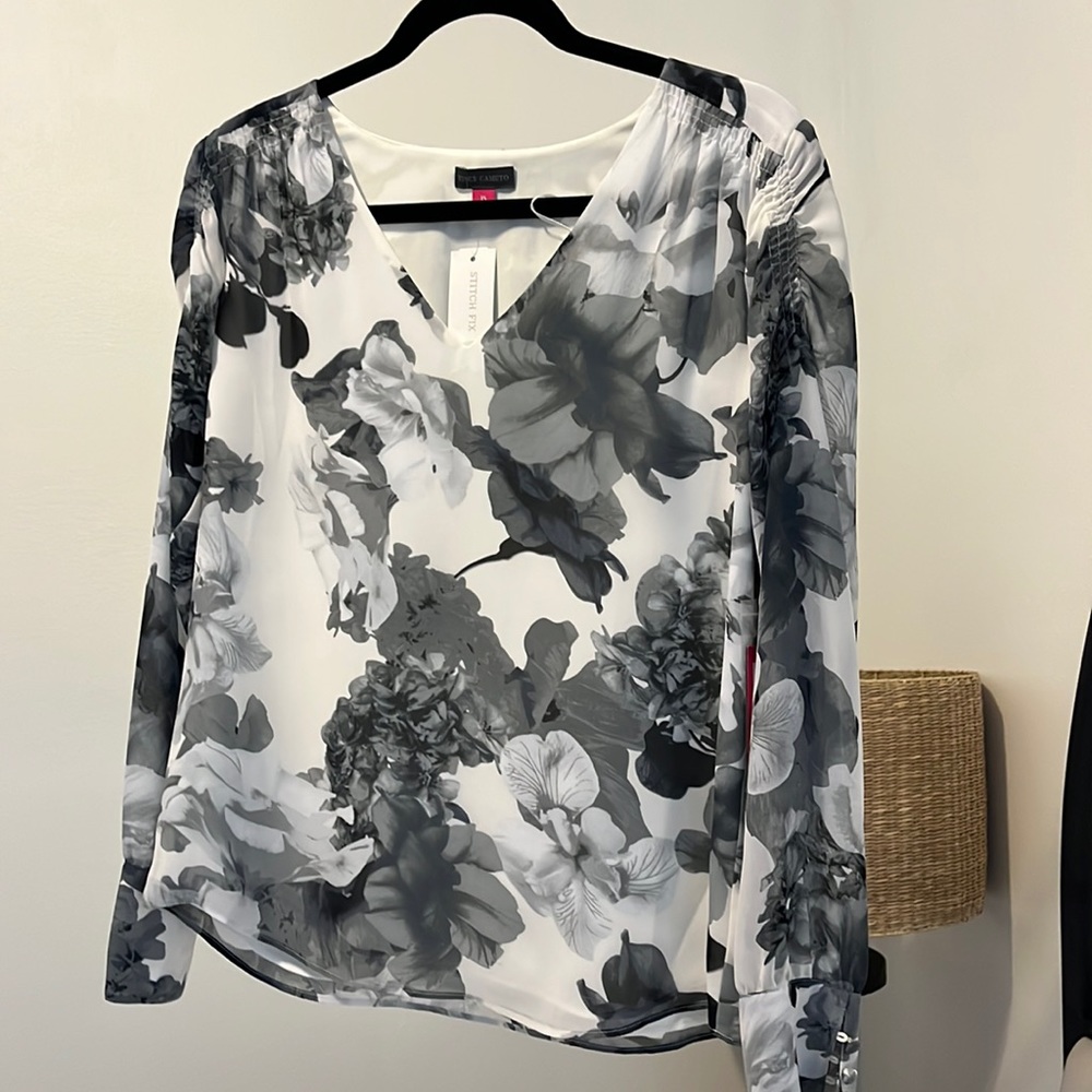 Vince Camuto Gallagher Vneck Blouse